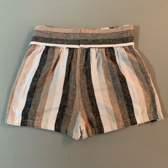 High waisted linen shorts with belt - S - Picture 2 of 6